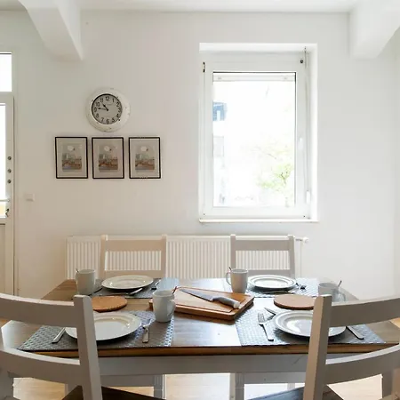 Apartment And Work - 8 Single Beds -