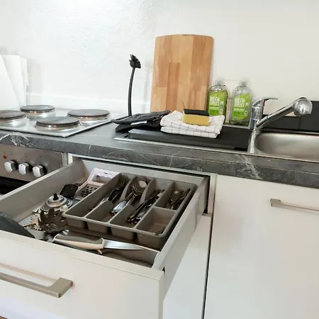 Workers In - 4 Bedrooms - 8 Single Beds Gronau (Westfalen)