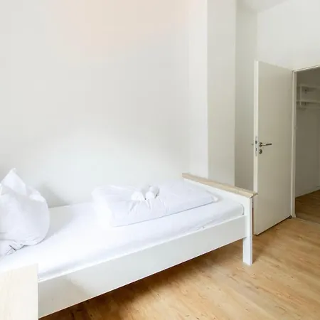 Appartement Workers Apartment in Gronau - 4 Bedrooms - 8 Single Beds *