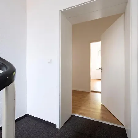 Workers Apartment in Gronau - 4 Bedrooms - 8 Single Beds *