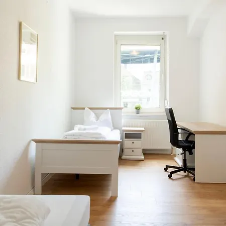 דירה And Work - 8 Single Beds - גרונאו