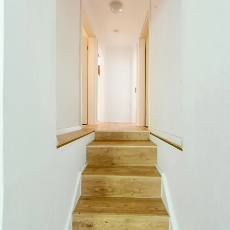 Workers Apartment in Gronau - 4 Bedrooms - 8 Single Beds