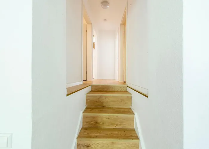 And Work - 8 Single Beds -